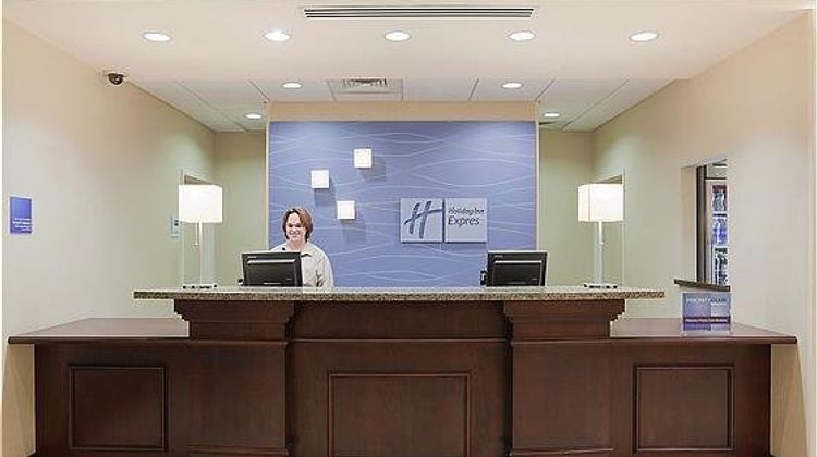 Holiday Inn Express Hotel & Suites Clovi Lobby