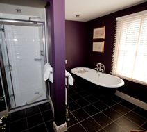 Queen's Arms Hotel Room