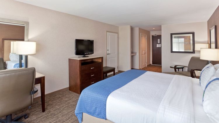 Holiday Inn & Stes Surrey E-Cloverdale Room