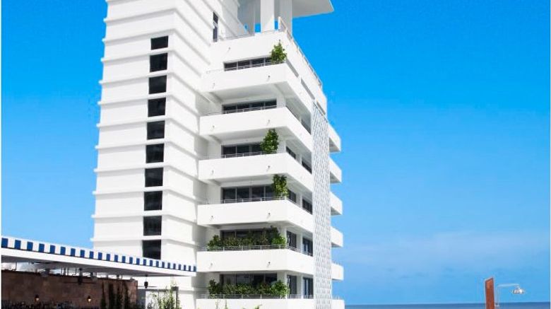 <b>Soho Beach House Pool</b>. Images powered by <a href="https://www.leonardoworldwide.com/" title="Leonardo Worldwide" target="_blank">Leonardo</a>.