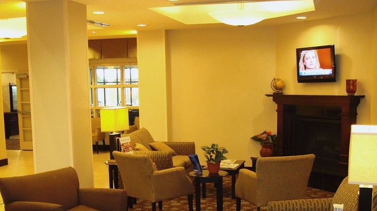 Holiday Inn Express Hotel & Suites Clovi Lobby