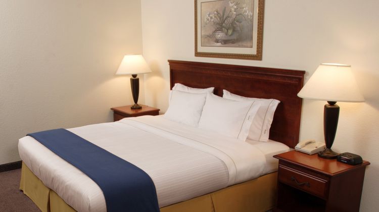 Holiday Inn Express Hotel & Suites Clovi Room