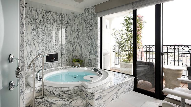 <b>La Suite Kobe Harborland Room</b>. Images powered by <a href="https://www.leonardoworldwide.com/" title="Leonardo Worldwide" target="_blank">Leonardo</a>.