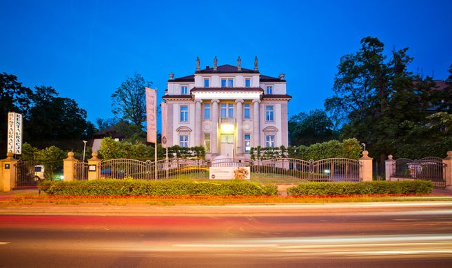 Platinum Palace Hotel Exterior