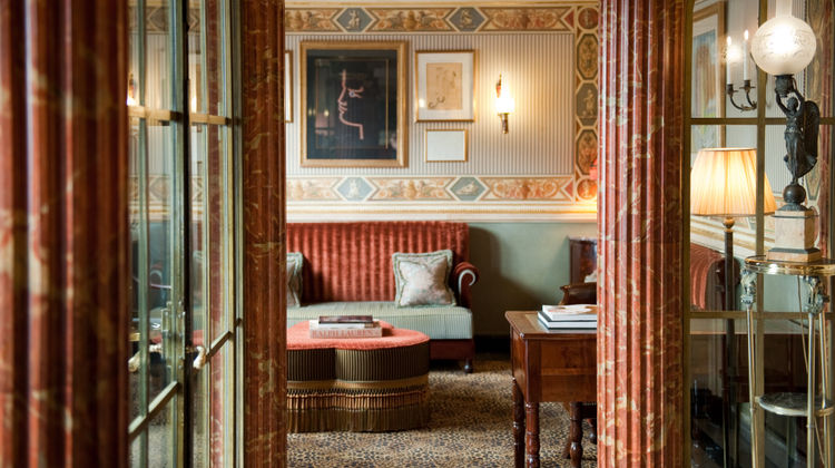L'Hotel Lobby