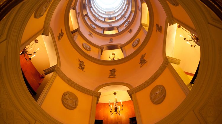 L'Hotel Lobby