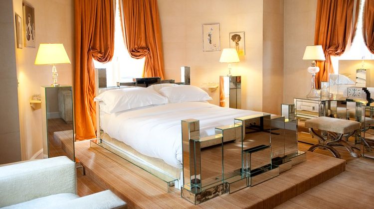 L'Hotel Room