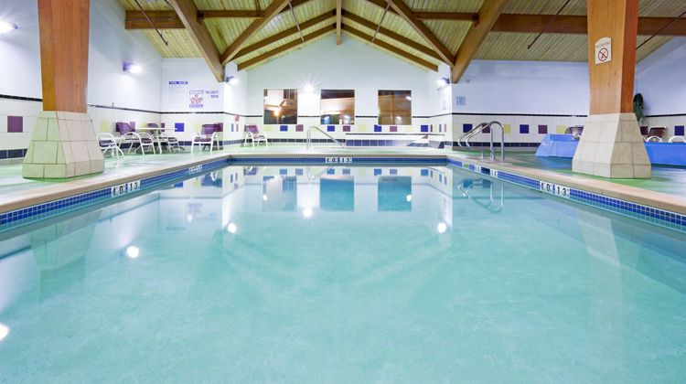 Holiday Inn Hotel & Conference Ctr Pool