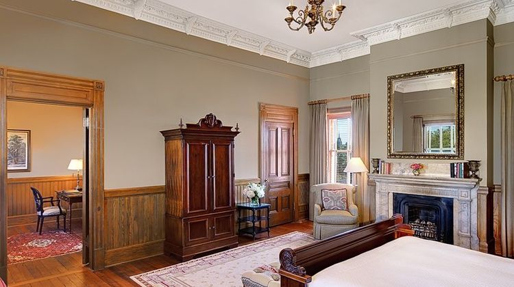 Wentworth Mansion Suite