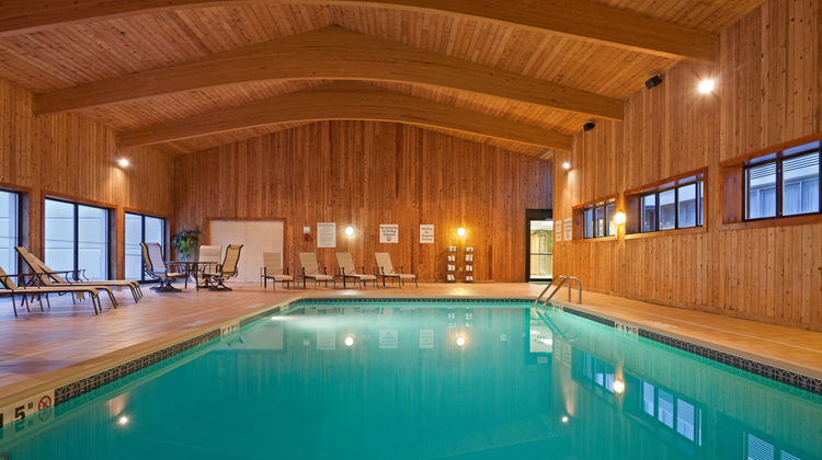 Holiday Inn Marlborough Pool