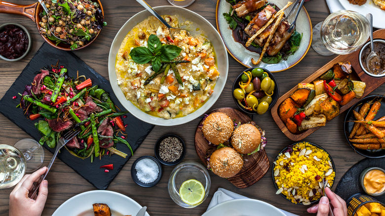 <b>Crowne Plaza Yalova Restaurant</b>. Images powered by <a href="https://www.leonardoworldwide.com/" title="Leonardo Worldwide" target="_blank">Leonardo</a>.