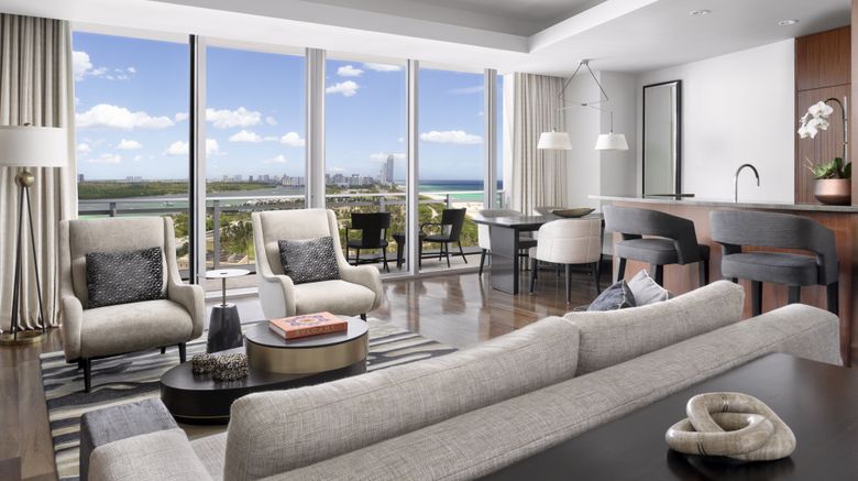 <b>The Ritz-Carlton Bal Harbour, Miami Room</b>. Images powered by <a href="https://www.leonardoworldwide.com/" title="Leonardo Worldwide" target="_blank">Leonardo</a>.