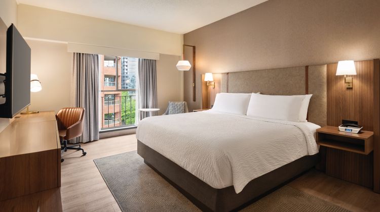 Holiday Inn & Suites Vancouver Downtown Room