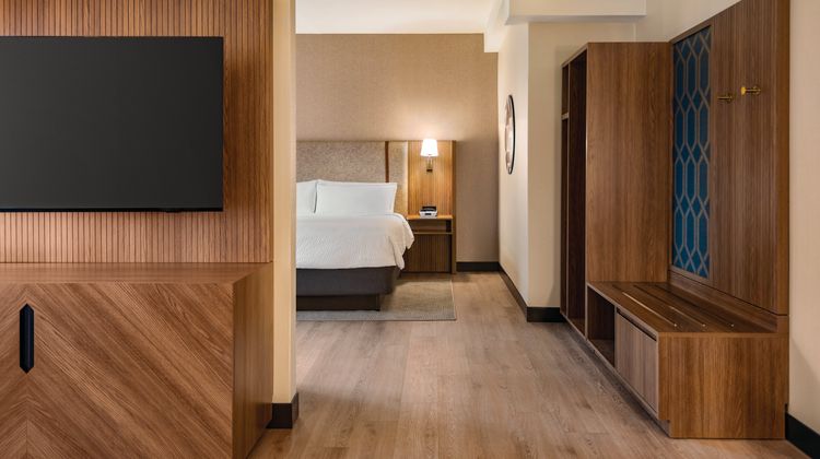 Holiday Inn & Suites Vancouver Downtown Suite