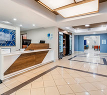Holiday Inn Express Hotel & Suites Exterior