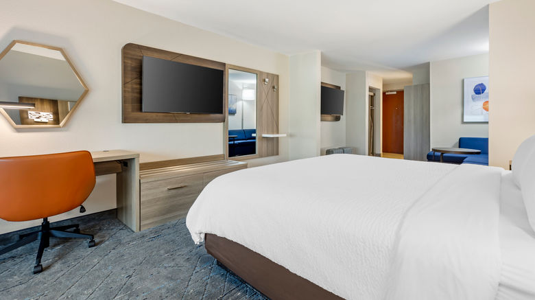 <b>Holiday Inn Express Hotel & Suites Room</b>. Images powered by <a href="https://www.leonardoworldwide.com/" title="Leonardo Worldwide" target="_blank">Leonardo</a>.