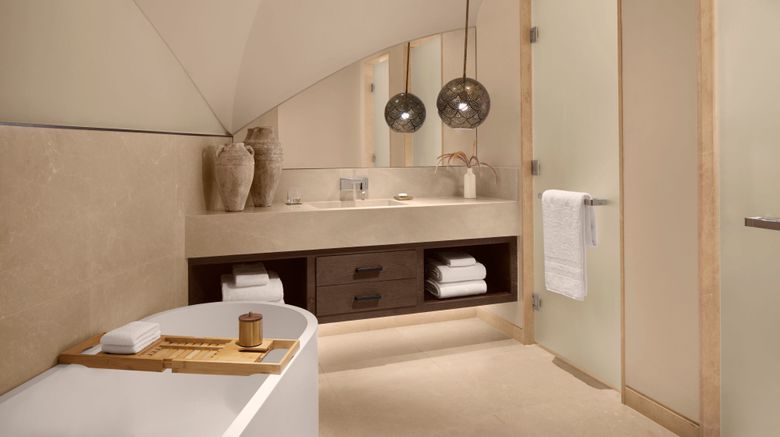 <b>Nujuma, a Ritz-Carlton Reserve Room</b>. Images powered by <a href="https://www.leonardoworldwide.com/" title="Leonardo Worldwide" target="_blank">Leonardo</a>.