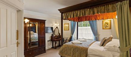 Two Bridges Hotel Room