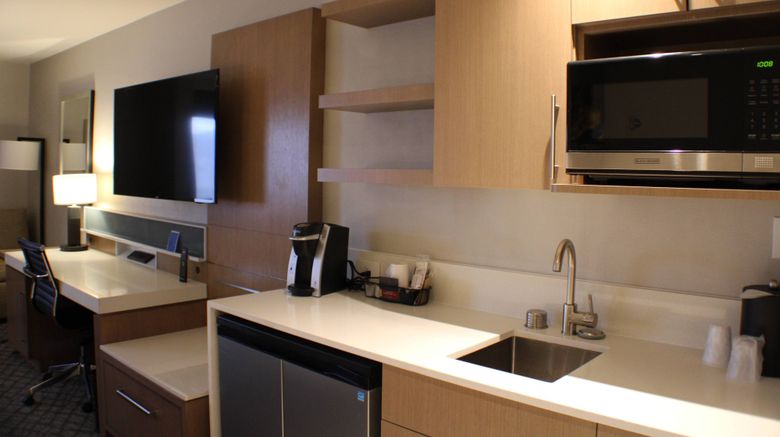 <b>Delta Hotels by Marriott Seattle Everett Room</b>. Images powered by <a href="https://www.leonardoworldwide.com/" title="Leonardo Worldwide" target="_blank">Leonardo</a>.