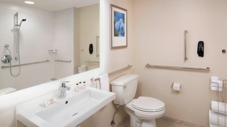 <b>Delta Hotels by Marriott Seattle Everett Room</b>. Images powered by <a href="https://www.leonardoworldwide.com/" title="Leonardo Worldwide" target="_blank">Leonardo</a>.