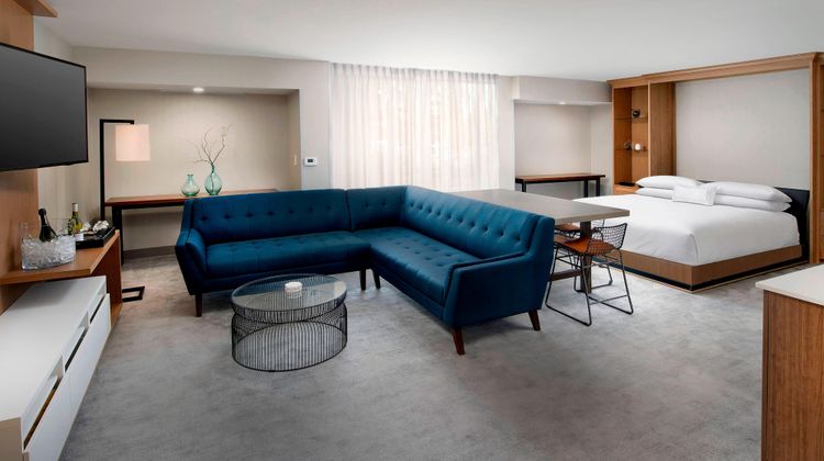Delta Hotels by Marriott Seattle Everett Suite