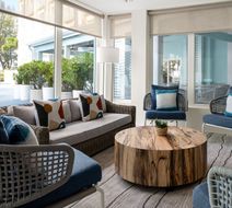 Courtyard Nassau Downtown/Junkanoo Beach Lobby
