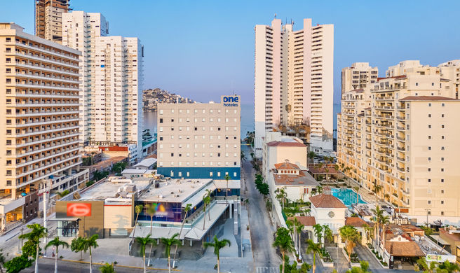 One Acapulco Costera Exterior