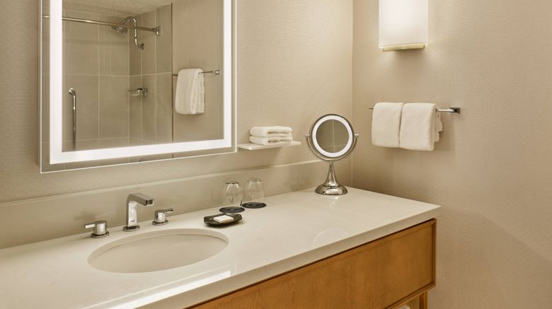 <b>Sheraton Portland Airport Hotel Room</b>. Images powered by <a href="https://www.leonardoworldwide.com/" title="Leonardo Worldwide" target="_blank">Leonardo</a>.