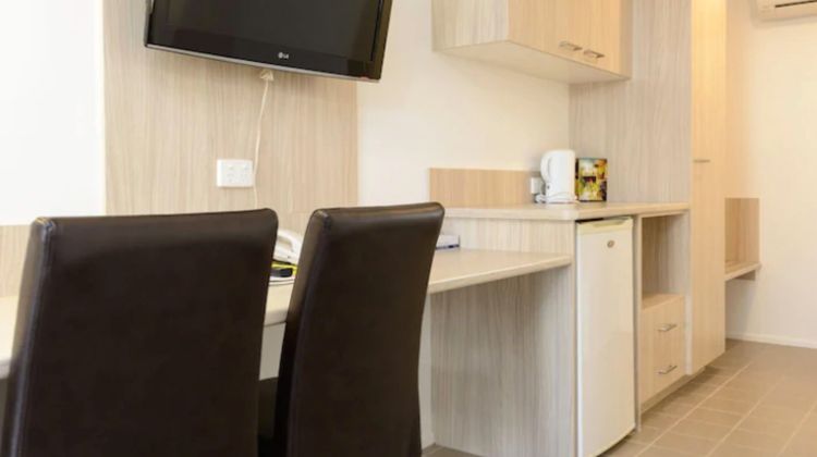 Smart Motels Bert Hinkler Lobby