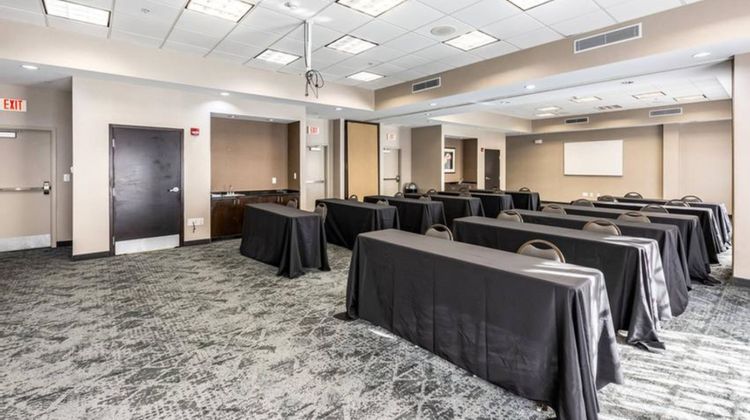 Holiday Inn Express & Suites Lexington Meeting