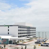 Holiday Inn Express Beachfront