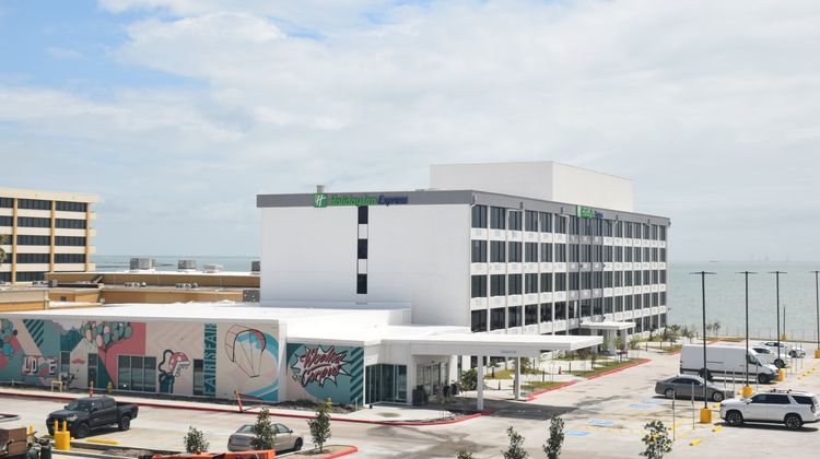 Holiday Inn Express Beachfront Exterior