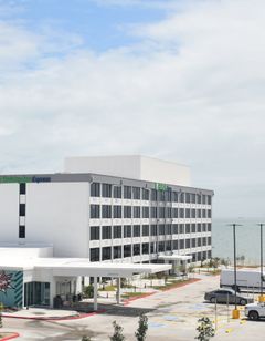 Holiday Inn Express Beachfront