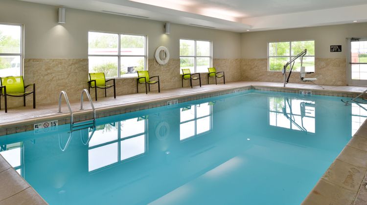 Candlewood Suites Kansas City Northeast Pool