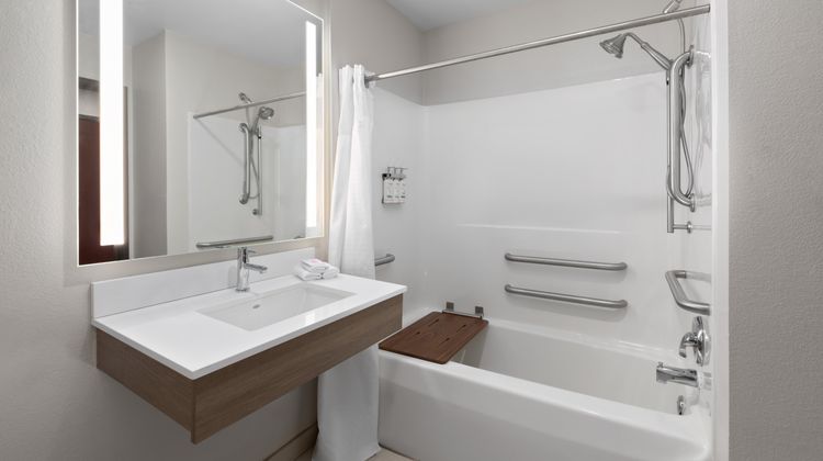 Holiday Inn Express & Suites Traverse Room