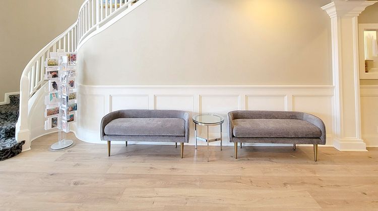 Majestic Inn & Spa Lobby