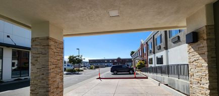 Holiday Inn Express Exterior