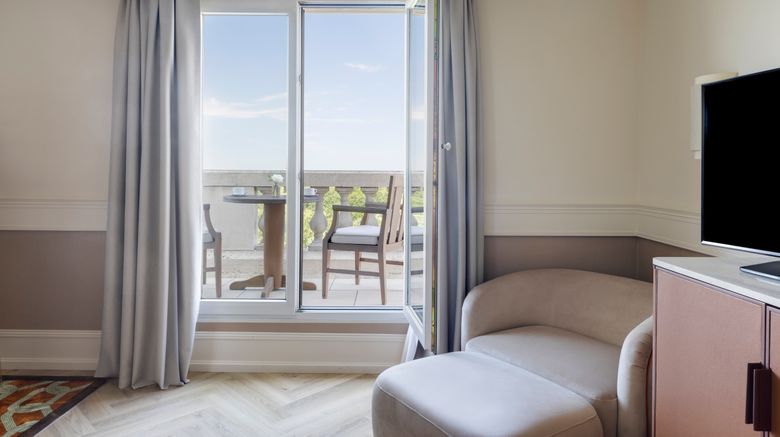 <b>InterContinental Chateau Mont Royal Room</b>. Images powered by <a href="https://www.leonardoworldwide.com/" title="Leonardo Worldwide" target="_blank">Leonardo</a>.