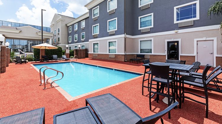 Holiday Inn Express Harvey-Marrero Pool