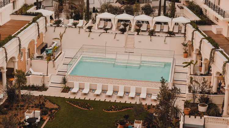 Carlton Cannes, a Regent Hotel Pool