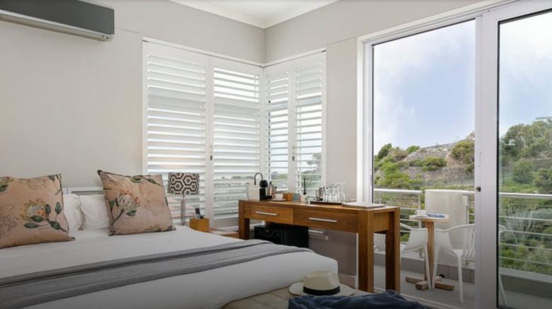 <b>Camps Bay Retreat Room</b>. Images powered by <a href="https://www.leonardoworldwide.com/" title="Leonardo Worldwide" target="_blank">Leonardo</a>.