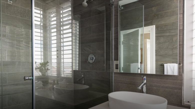 <b>Camps Bay Retreat Room</b>. Images powered by <a href="https://www.leonardoworldwide.com/" title="Leonardo Worldwide" target="_blank">Leonardo</a>.