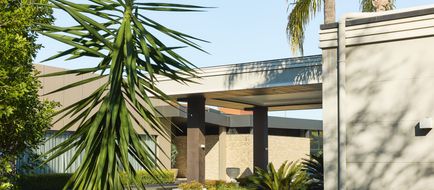 Holiday Inn Warwick Farm Exterior