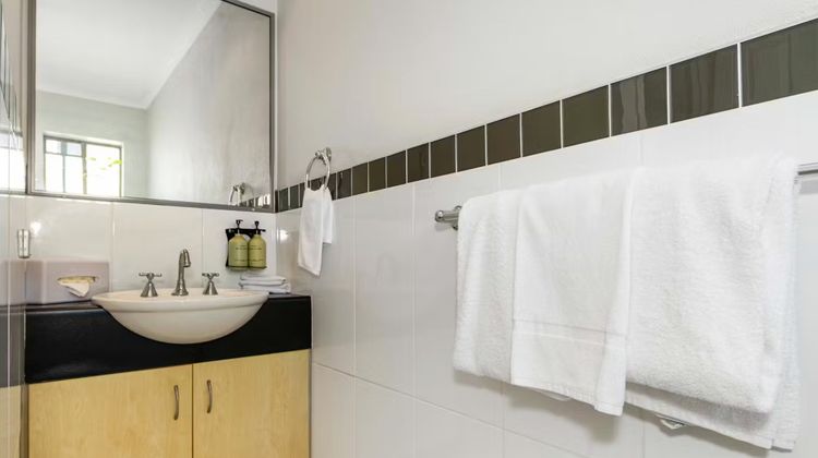 Alara Motor Inn Room