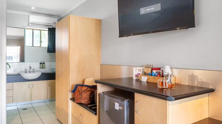 Alara Motor Inn Room