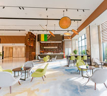 Holiday Inn One Thousand Island Lake Lobby