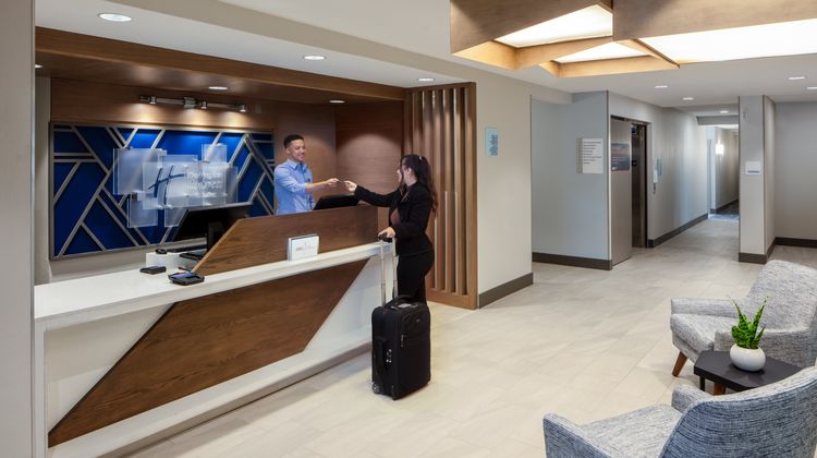 Holiday Inn Express Turlock Exterior