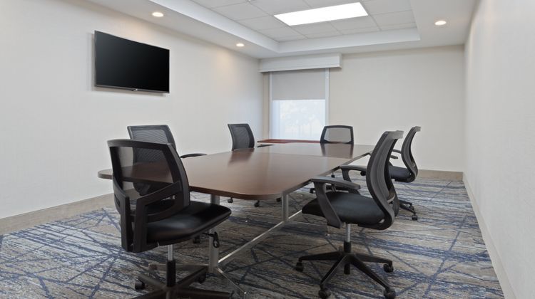 Holiday Inn Express & Suites Riverfront Meeting