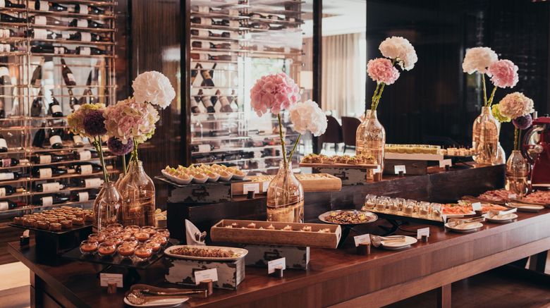 <b>InterContinental Geneve Restaurant</b>. Images powered by <a href="https://www.leonardoworldwide.com/" title="Leonardo Worldwide" target="_blank">Leonardo</a>.