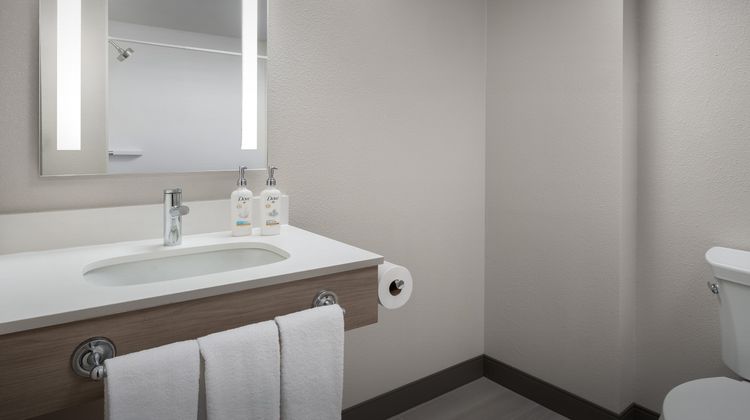 Holiday Inn Express Spokane Airport by IHG Room